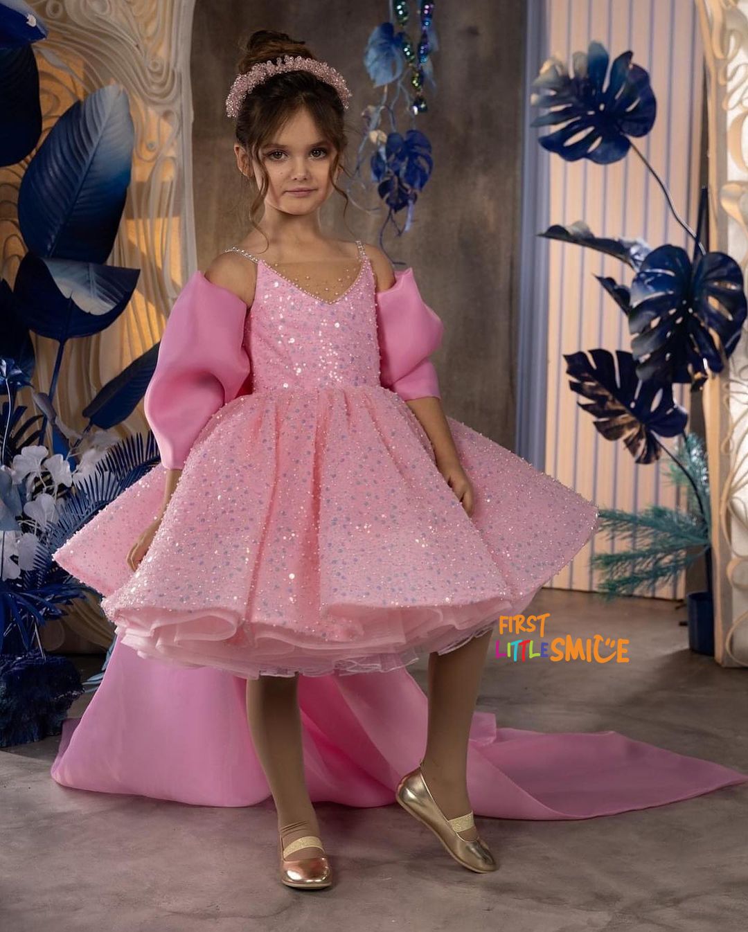 Beautiful Party Dress With Bow Trail
